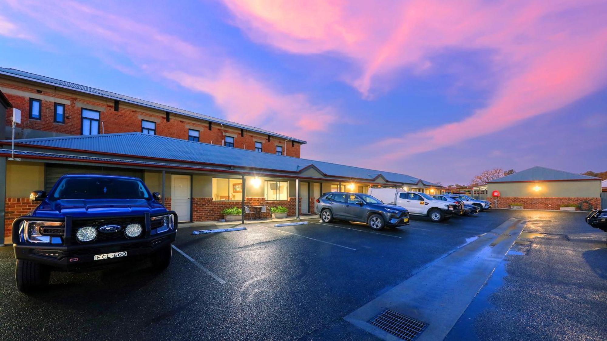 The Saltbush Motor Inn Hay Exterior foto