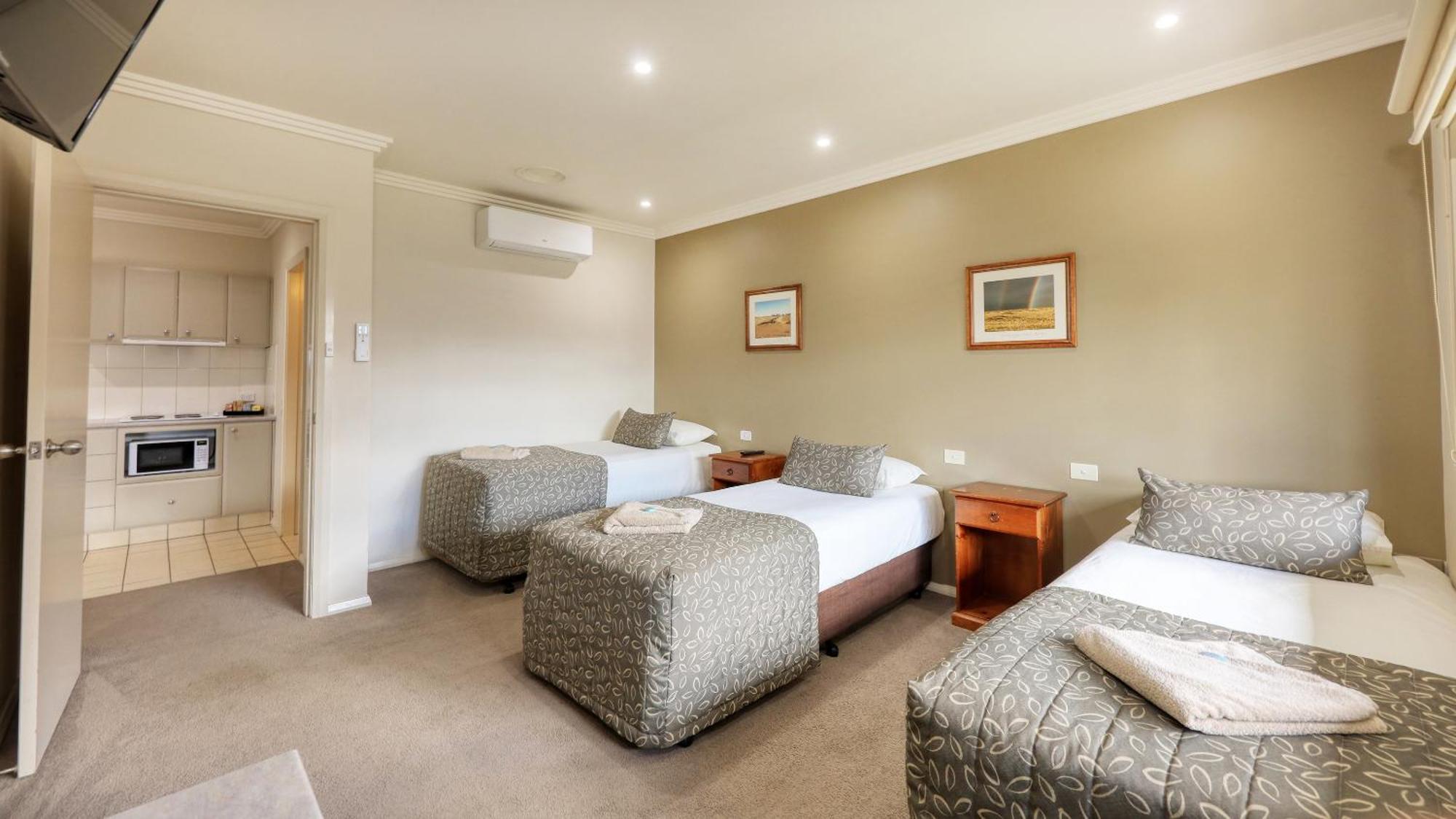 The Saltbush Motor Inn Hay Exterior foto