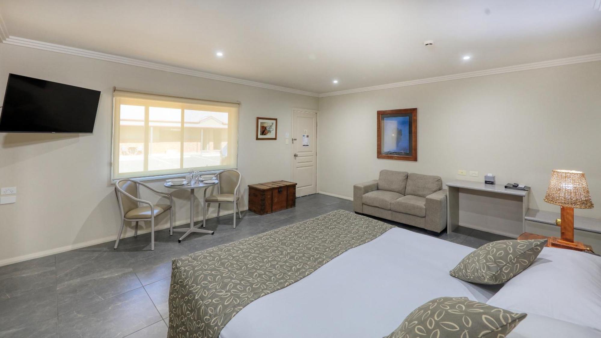The Saltbush Motor Inn Hay Exterior foto