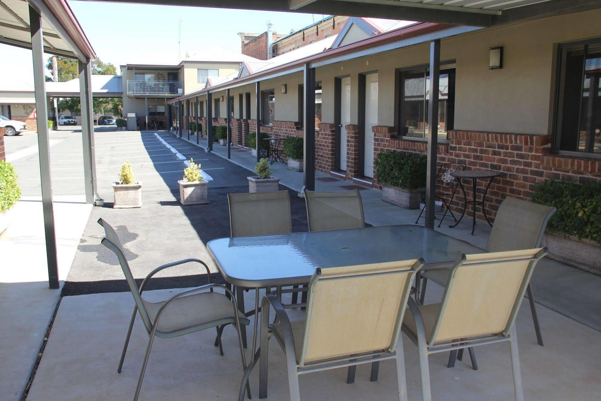 The Saltbush Motor Inn Hay Exterior foto