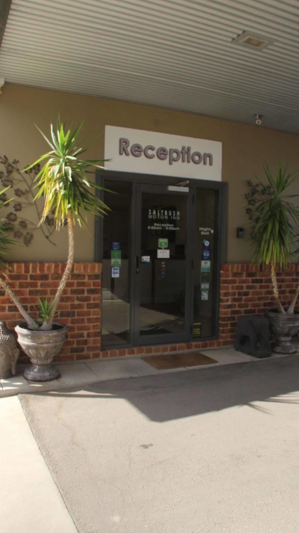 The Saltbush Motor Inn Hay Exterior foto
